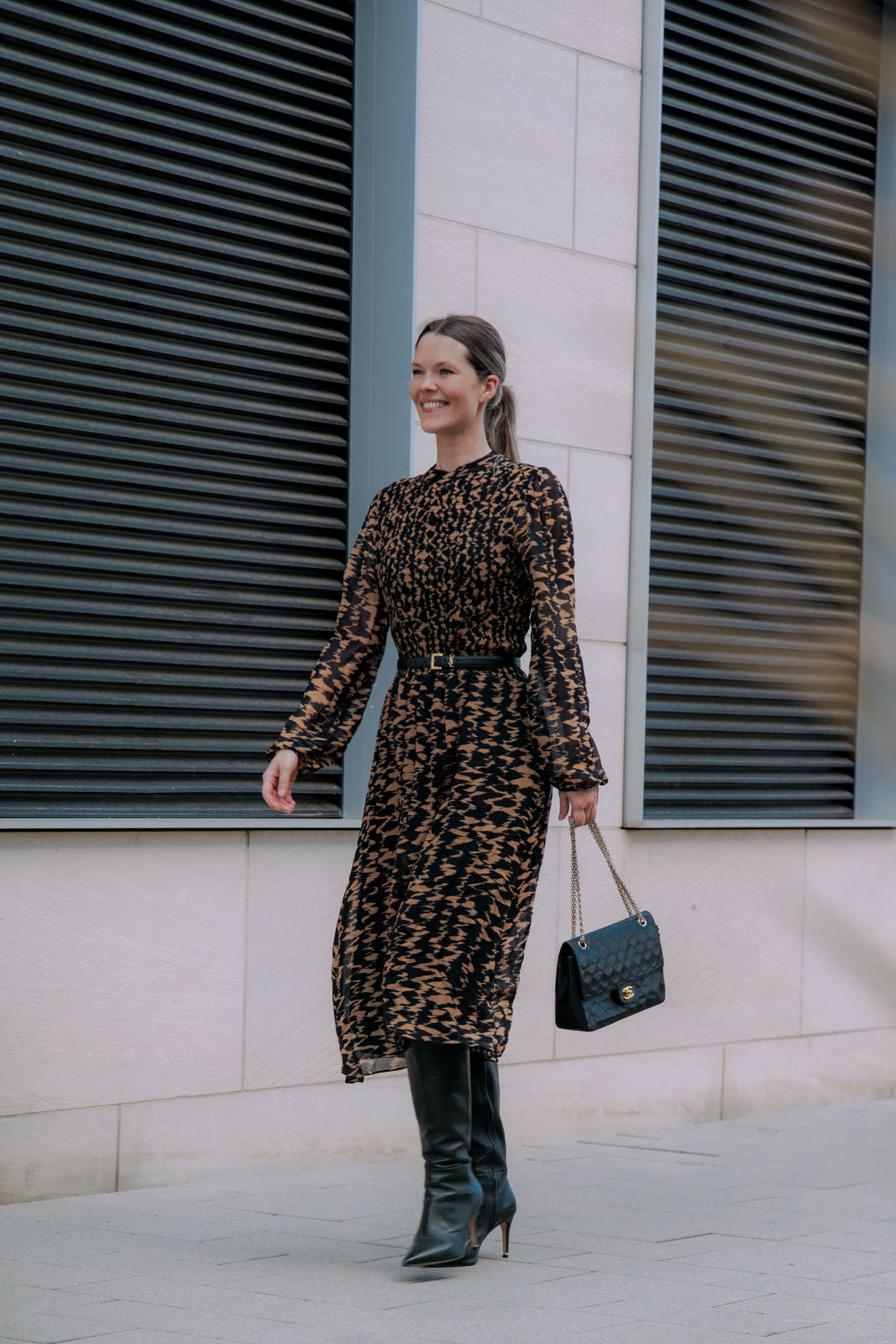Elegantes Cocktailkleid in sanfter Farbnuance - Braun/schwarz
