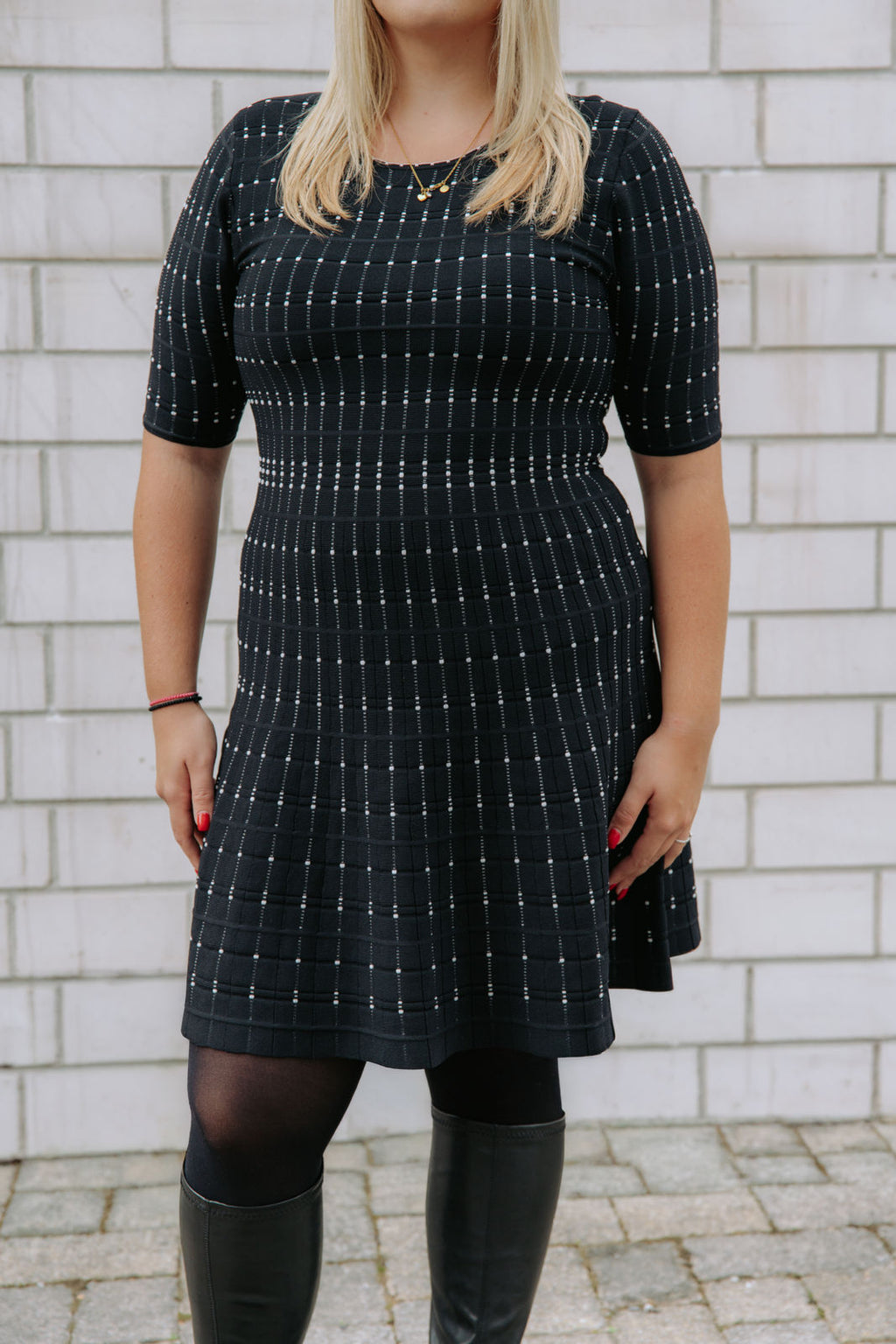 Elegantes schwarzes Designer-Midikleid - Schwarz/Weiß