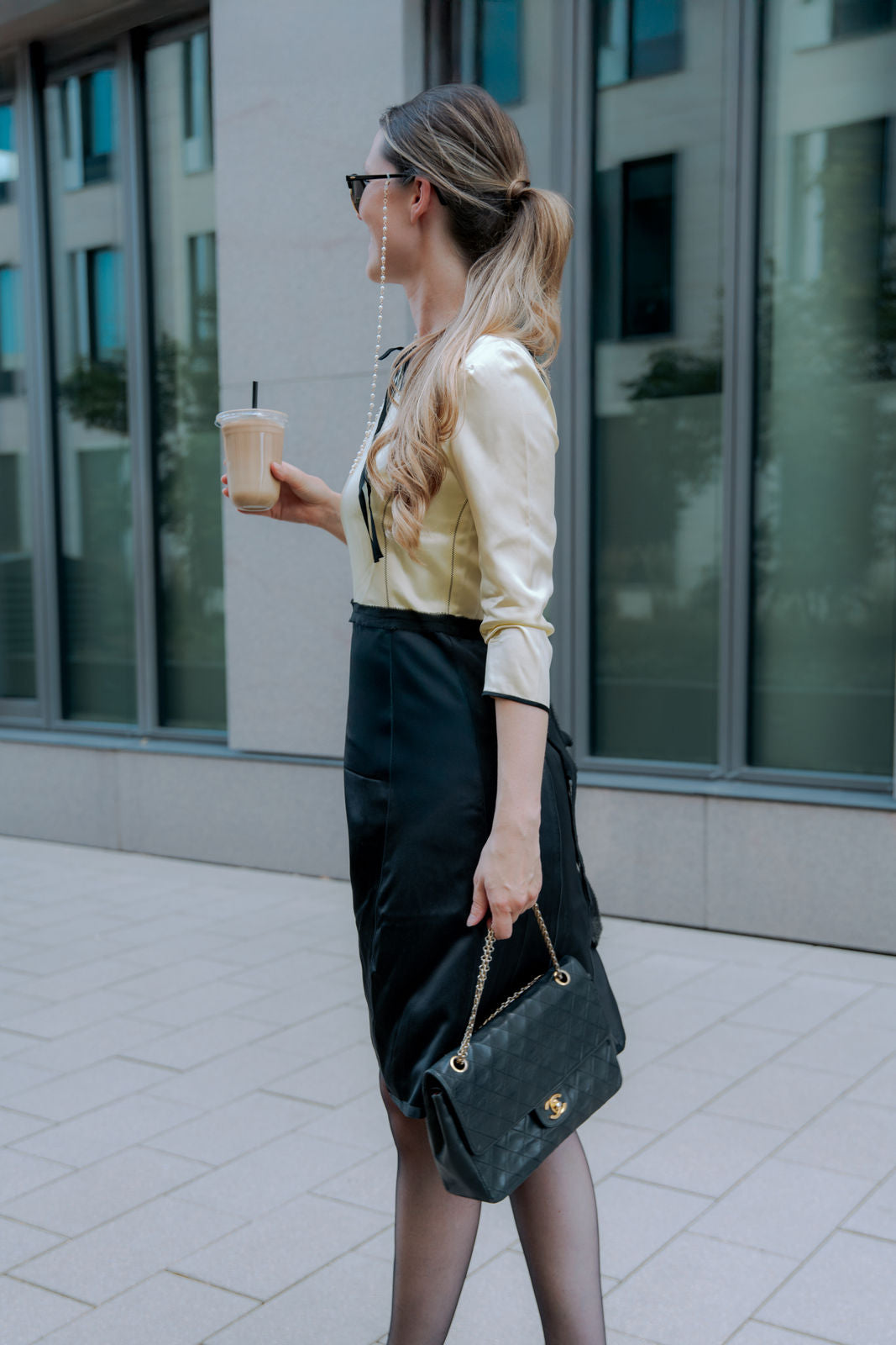 Cocktailkleid mit süßen Kragen - Creme/Schwarz