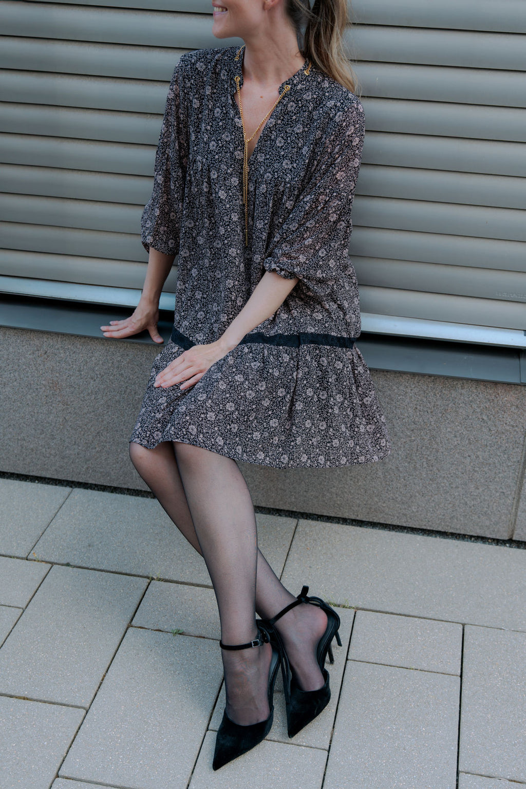 RESALE - Langärmliges Mini-Blumenkleid - schwarz/rosa Blumen-Muster