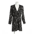 RESALE - Elegantes Wickelkleid mit modernem Schnitt - Schwarz/Weiß Bandana-Muster