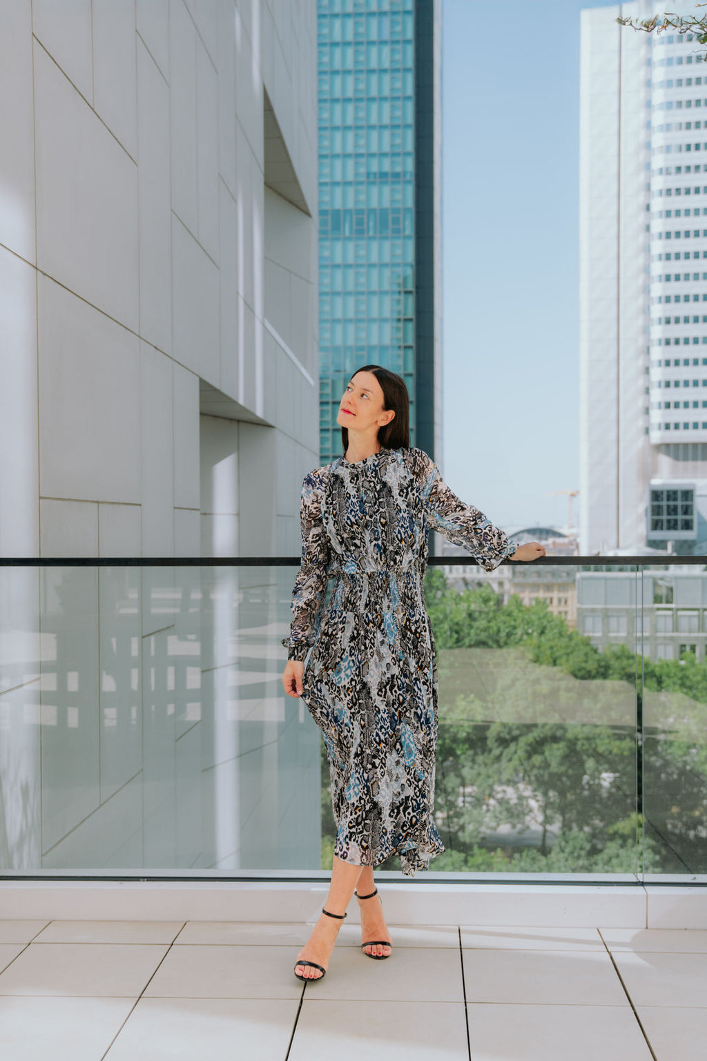 Leo-Tafft-Kleid - weiß/blau/schwarz