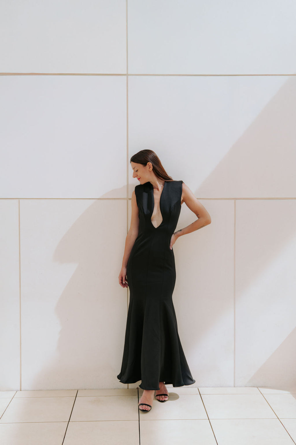 Elegantes bodenlanges Kleid mit großen Ausschnitt - schwarz