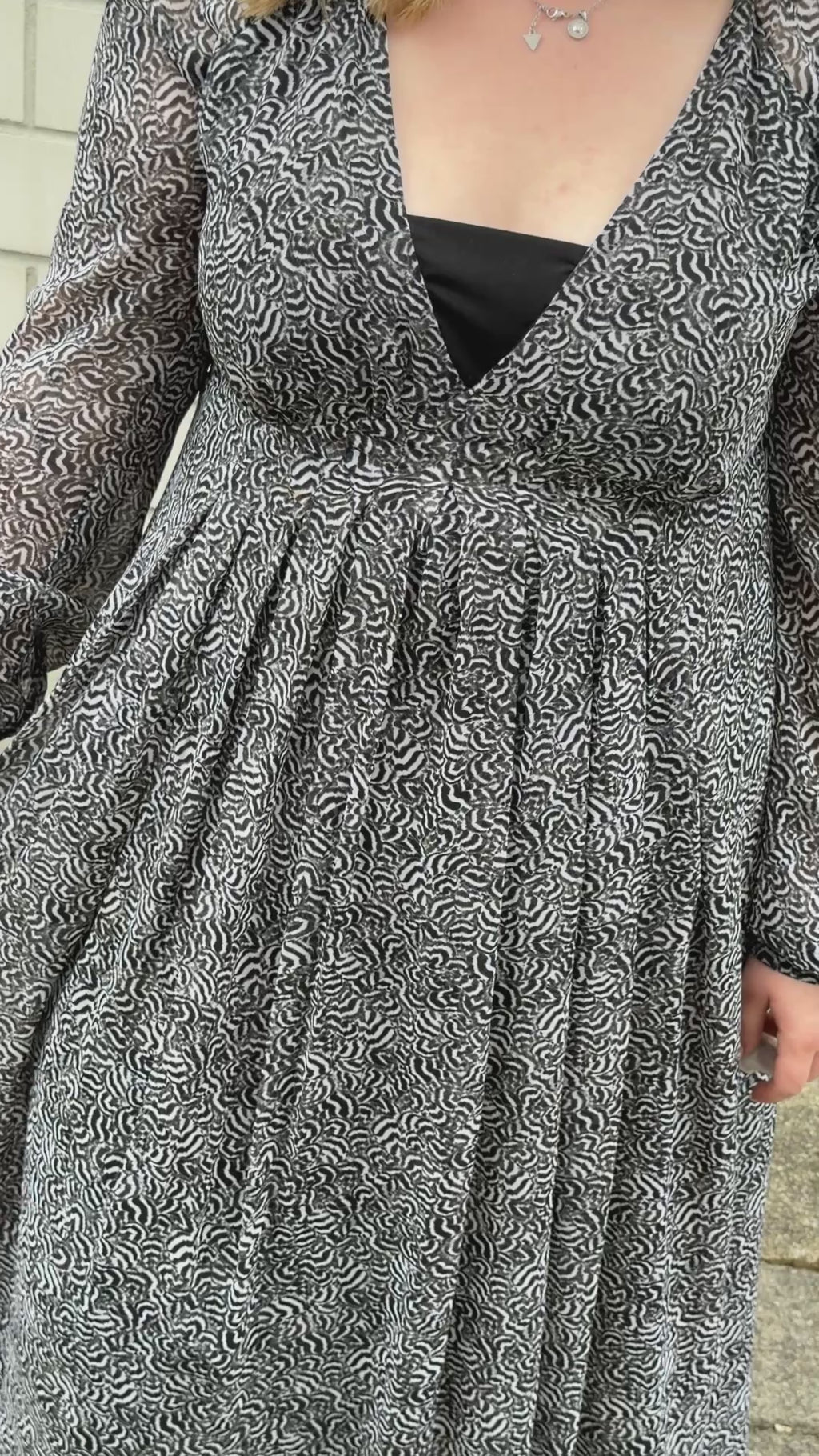 Elegantes Midikleid mit Muster - Schwarz/grau/weiß