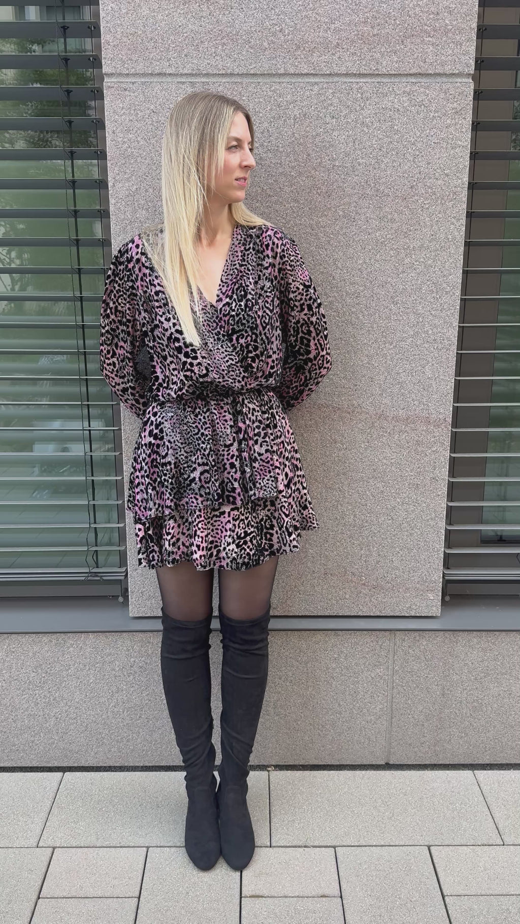 RESALE - Elegantes Leo-Cocktailkleid mit femininer Note - Schwarz/Rosa