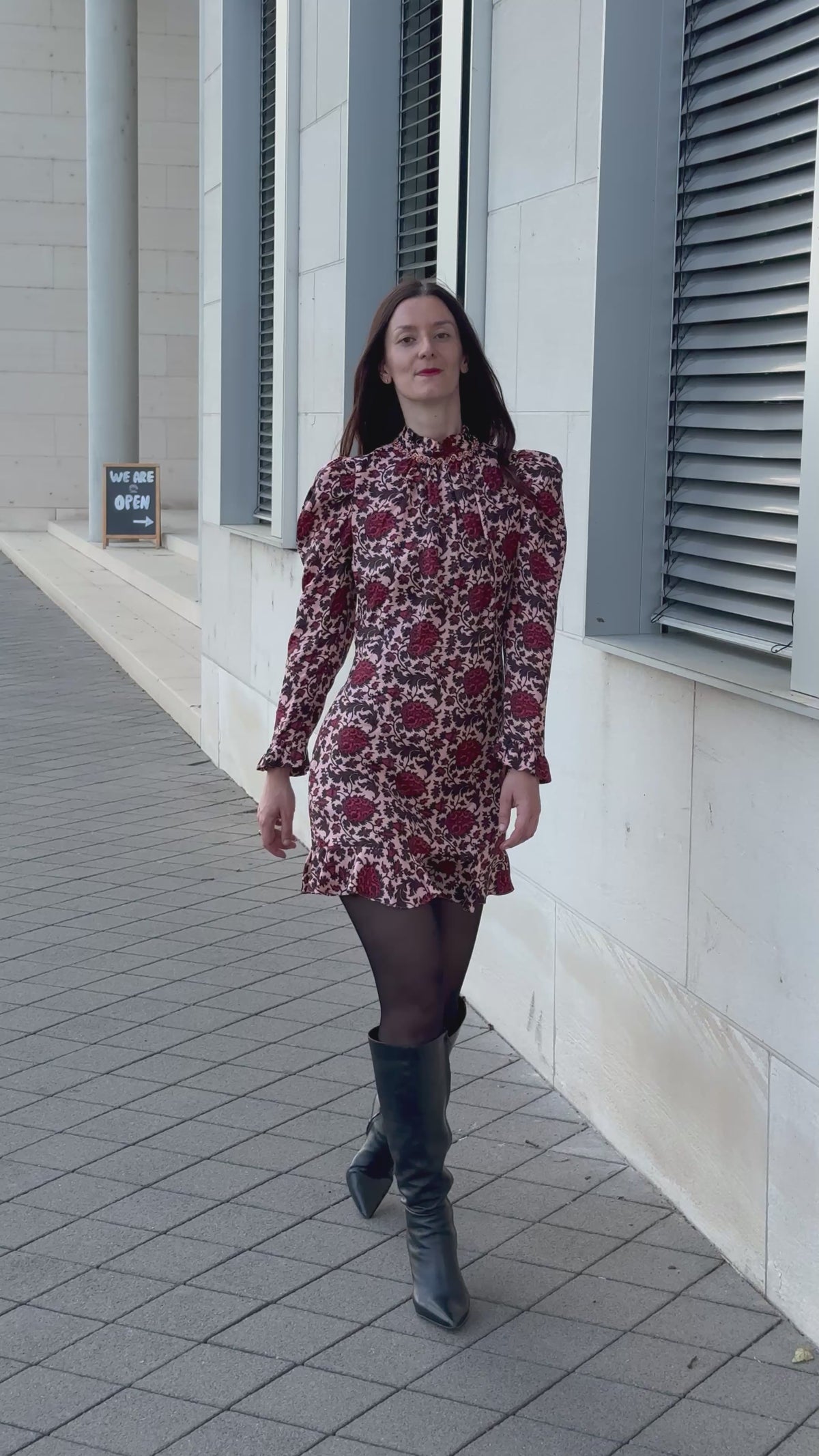 Elegantes Cocktailkleid mit Muster - Mehrfarbig