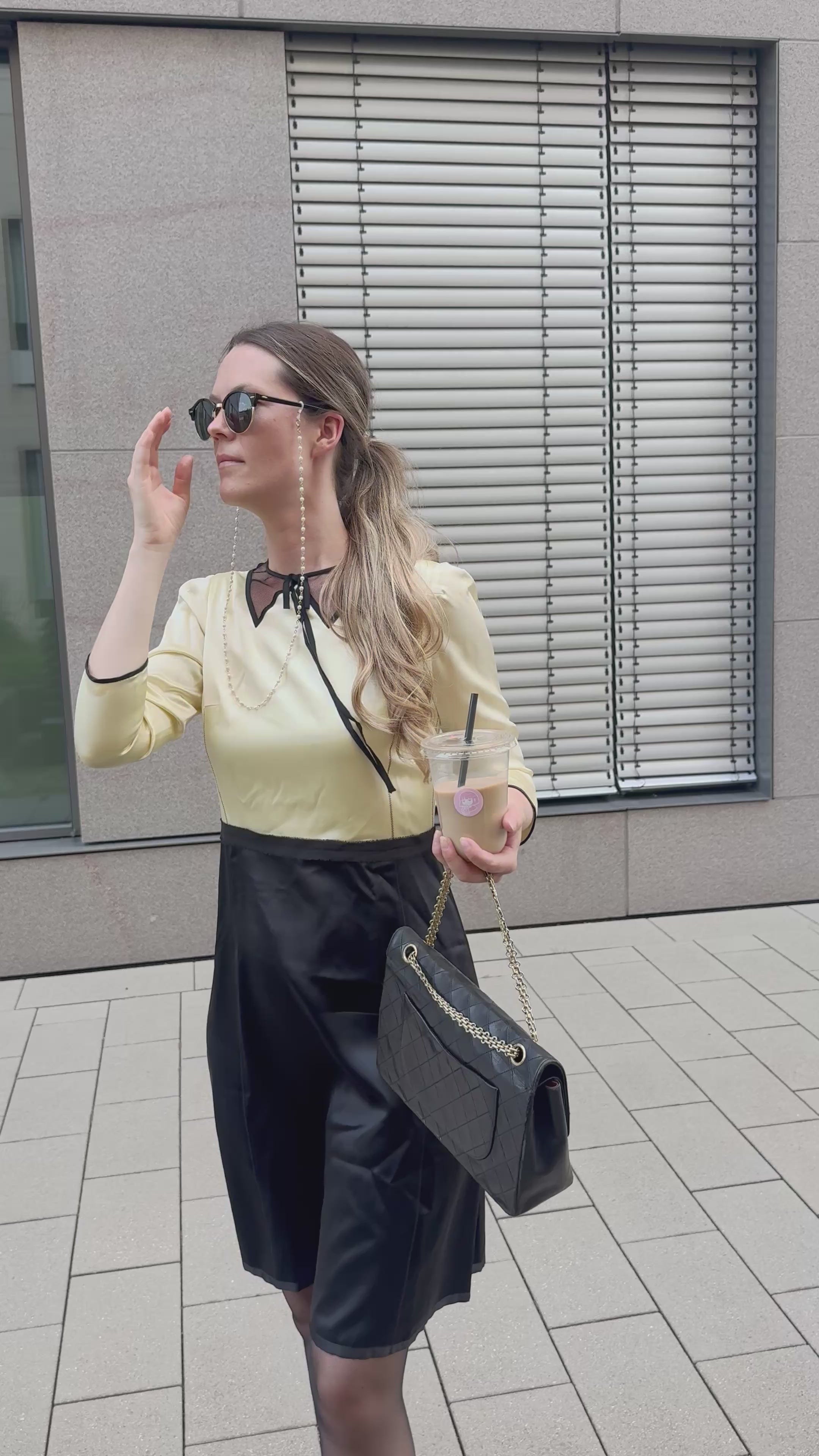 Cocktailkleid mit süßen Kragen - Creme/Schwarz